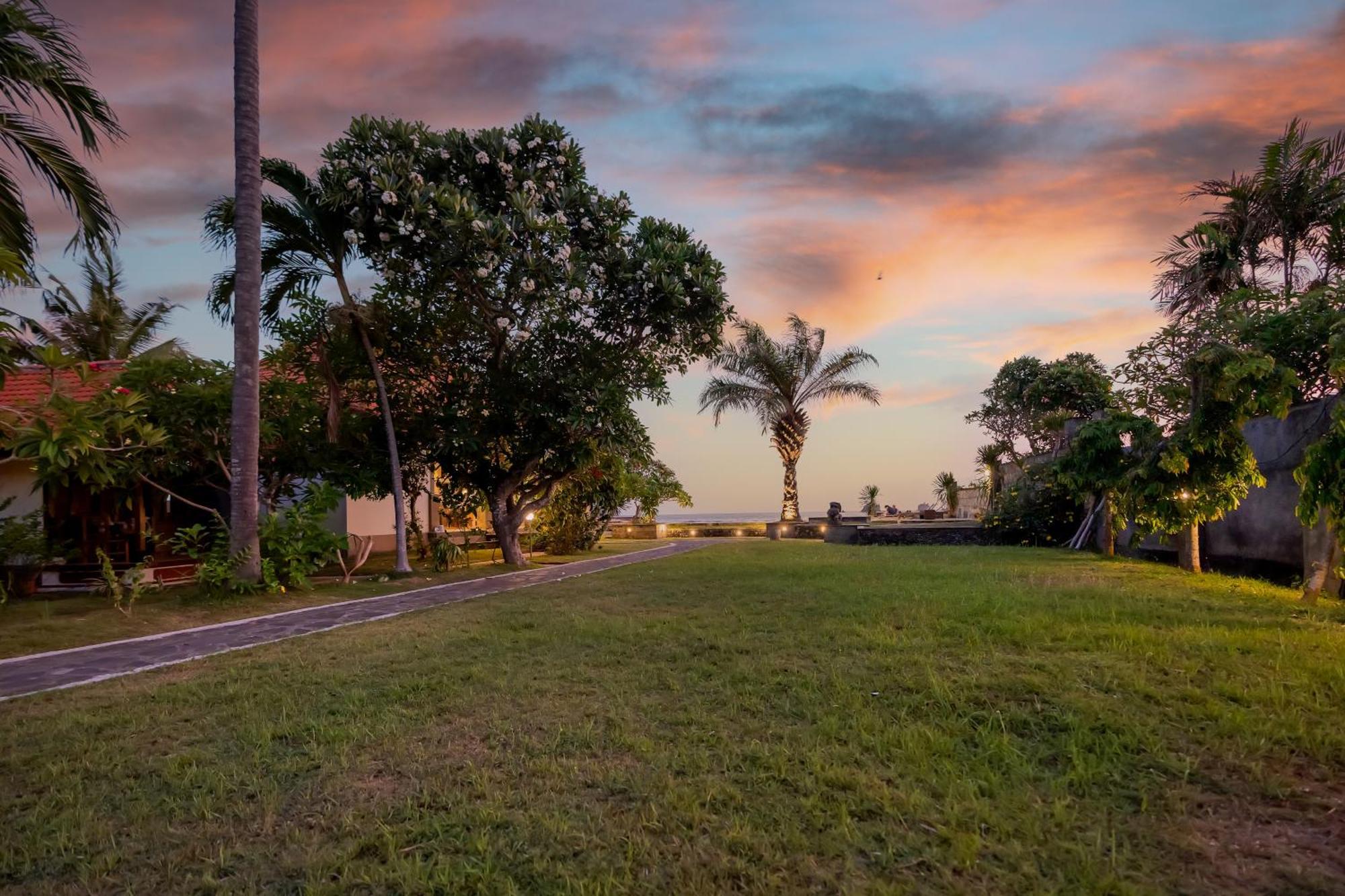 Ganesh Beach Hotel Candi Dasa  Exterior photo