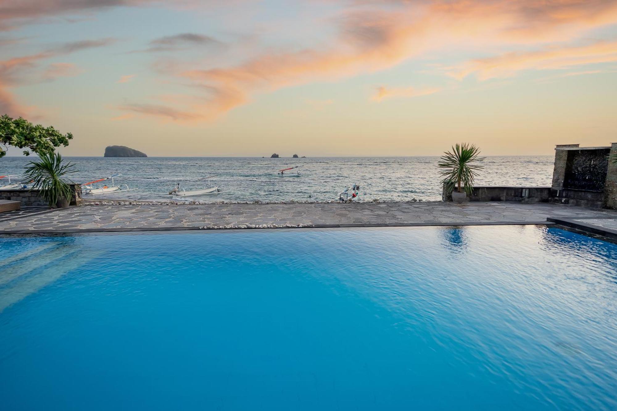 Ganesh Beach Hotel Candi Dasa  Exterior photo